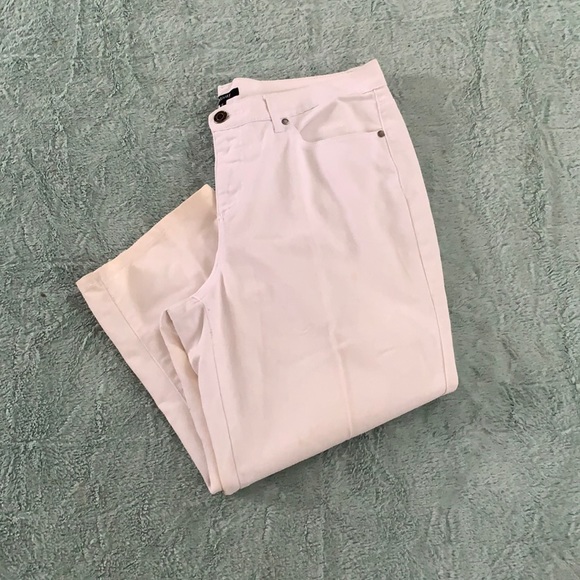 Relativity Pants - Relativity White Capris